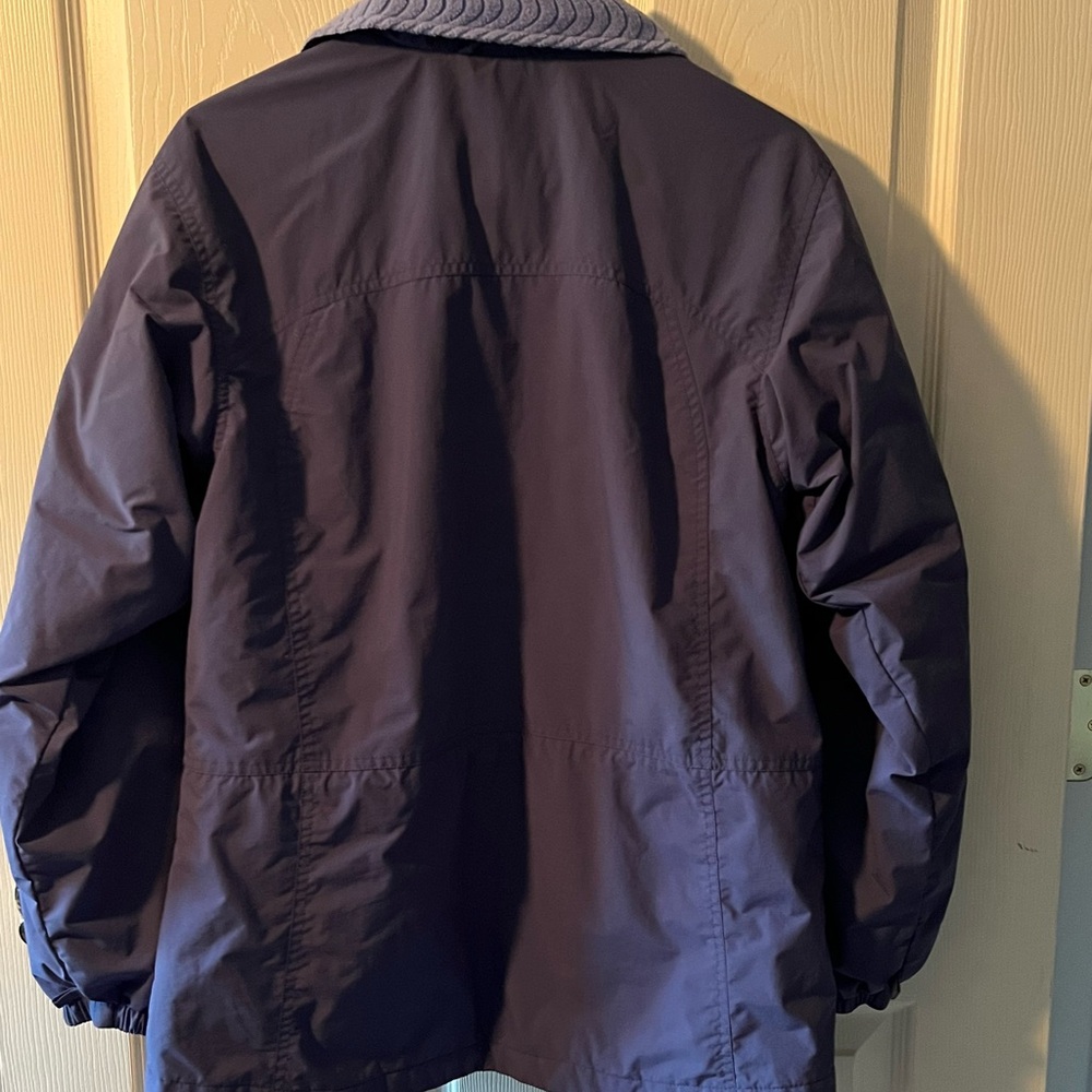 Columbia Lavender Women’s Jacket. Liner is a soft fleece. - Picture 6 of 7